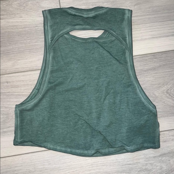 lululemon cut back crop tank - Picture 2 of 2
